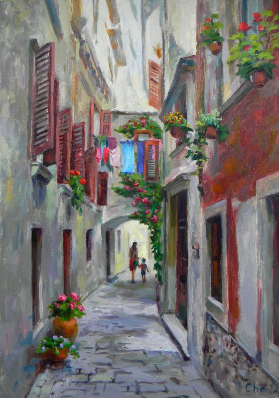 A narrow street of the southern town