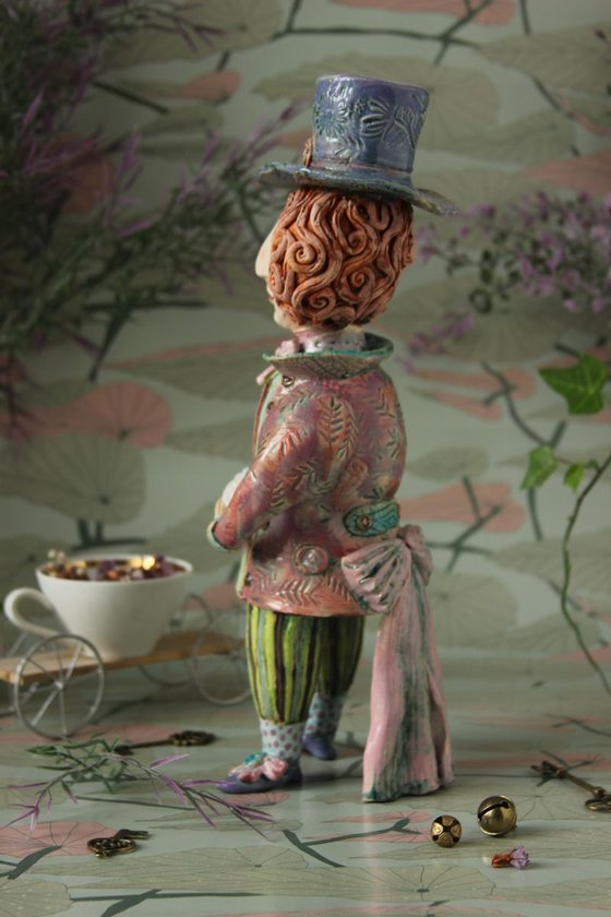 From the Alice in Wonderland. The Hatter.  Sculpture by Elya Yalonetski
