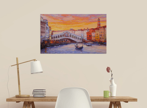 Rialto Bridge. Venice evening