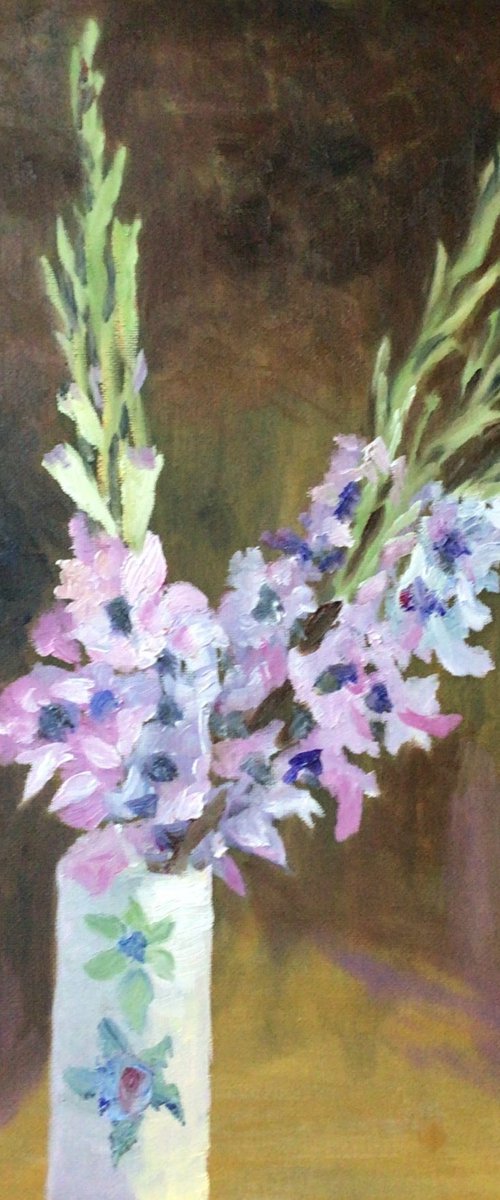 Gladioli in a porcelain vase, an original oil painting. by Julian Lovegrove Art