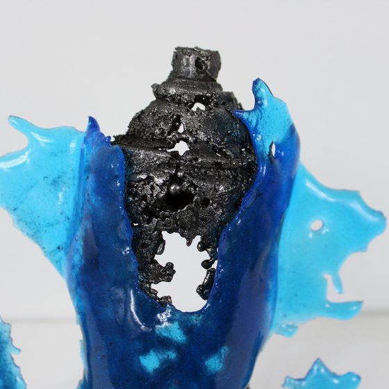 Spray can blue sea - Can spray metal and glass sculpture
