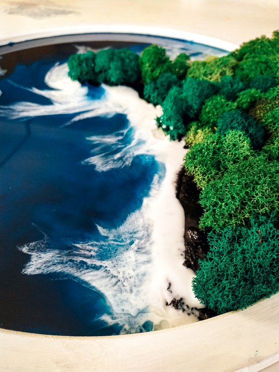 Ocean Round Resin with Moss