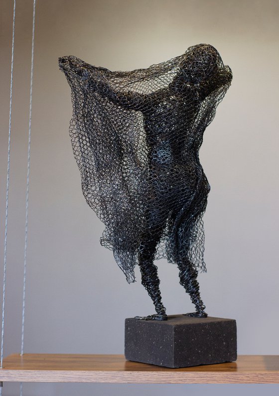 Intertwined thoughts 52x31x13 3.7kg iron, tufa