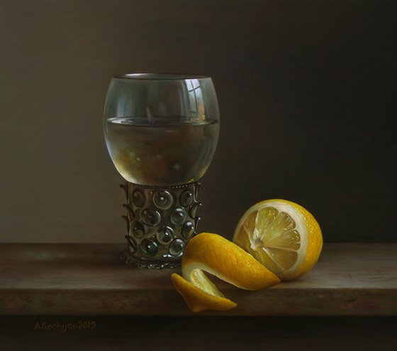 Roemer glass with lemon