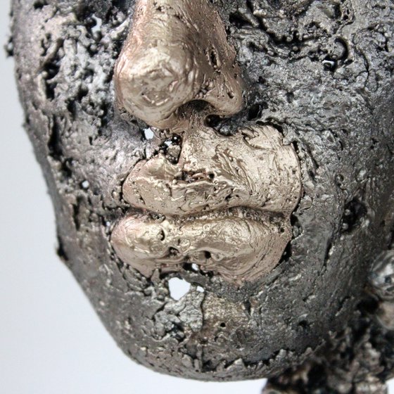 A tear 48-21 - Face sculpture bronze steel
