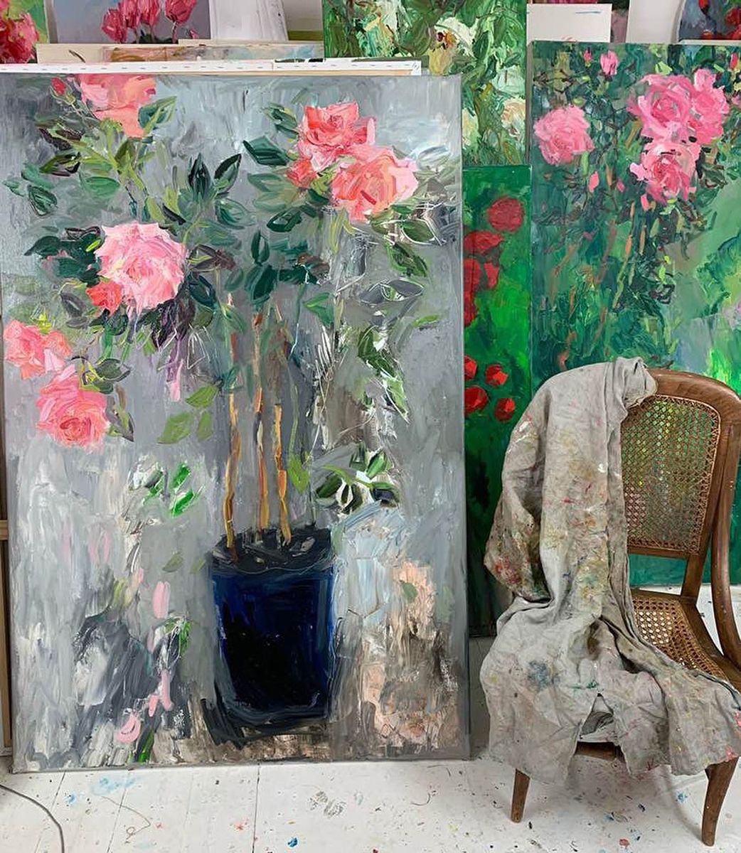 Expressive Still Life Oil Painting By Lilia Orlova-Holmes, 39 X 59", A Rose In A Blue Pot., Original Artwork