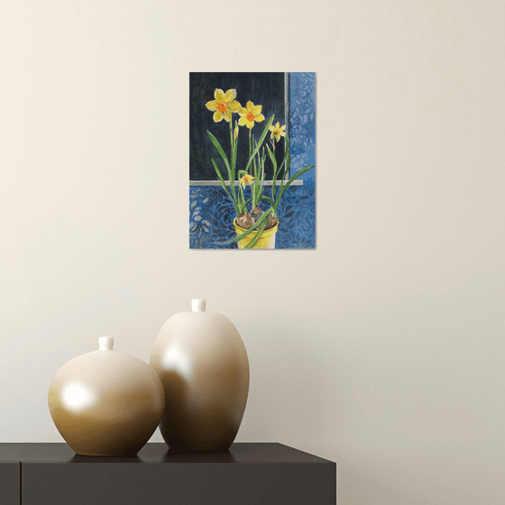 Narcissus in yellow pot