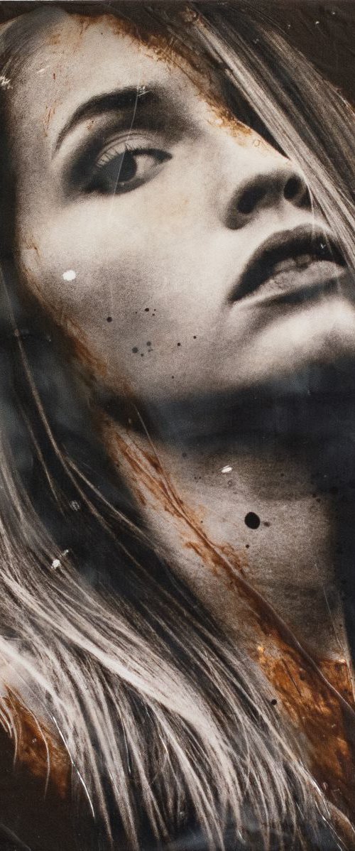 "Close by me" (40x40x3cm) - Unique portrait artwork on wood (abstract, portrait, gouache, original, painting, coffee, acrylic, oil, watercolor, encaustics, beeswax, resin, wood) by Rouzbeh Tahmassian
