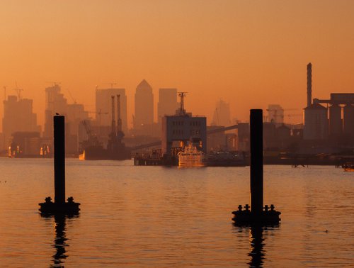Thames View I by Tom Hanslien