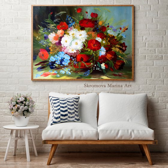 BOUQUET OF WILDFLOWERS - Nice still life. Bouquet of red poppies. White daisies. Summer. Flower garden. Pleasantly. armful.