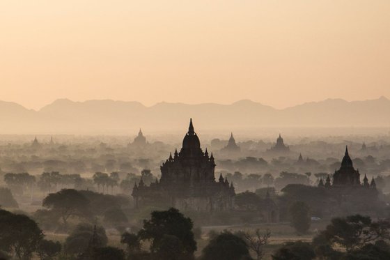 Foggy Sunrise in Bagan II (XL)
