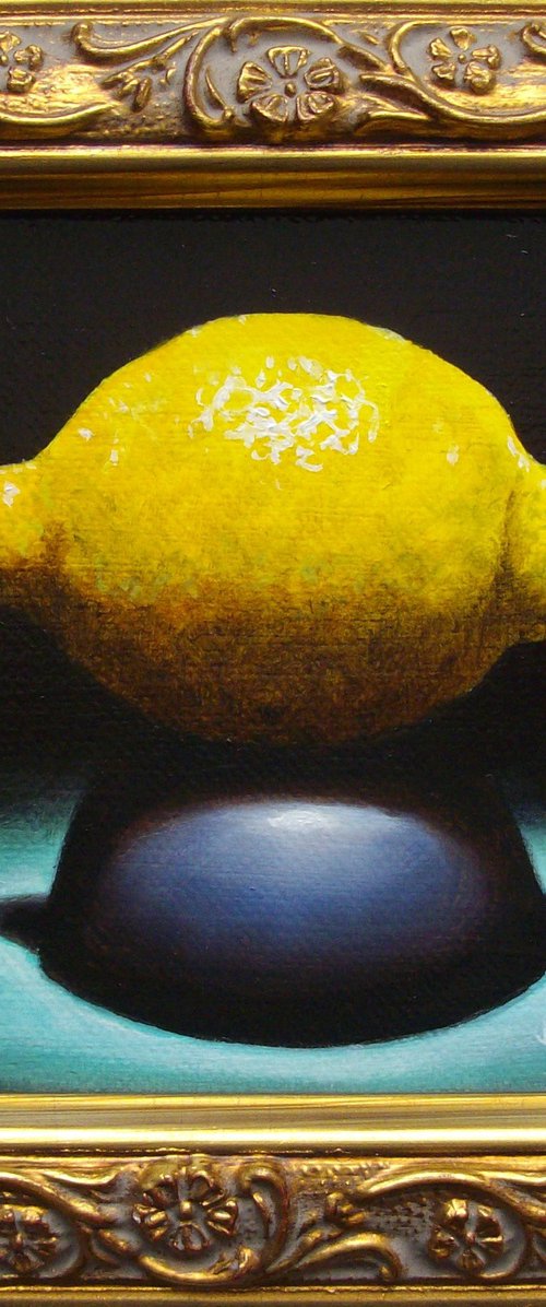 Lemon on piedestal by Jean-Pierre Walter