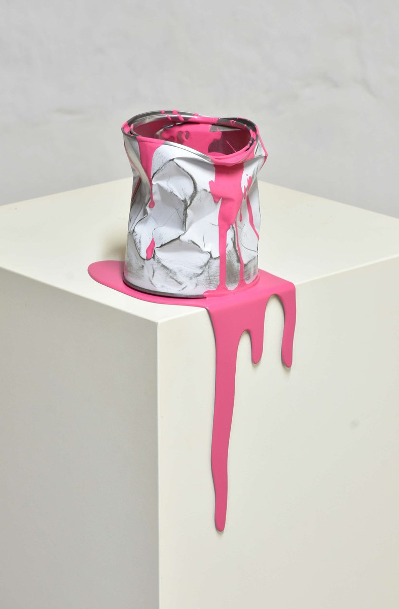 Le vieux pot de peinture rose by Yannick Bouillault