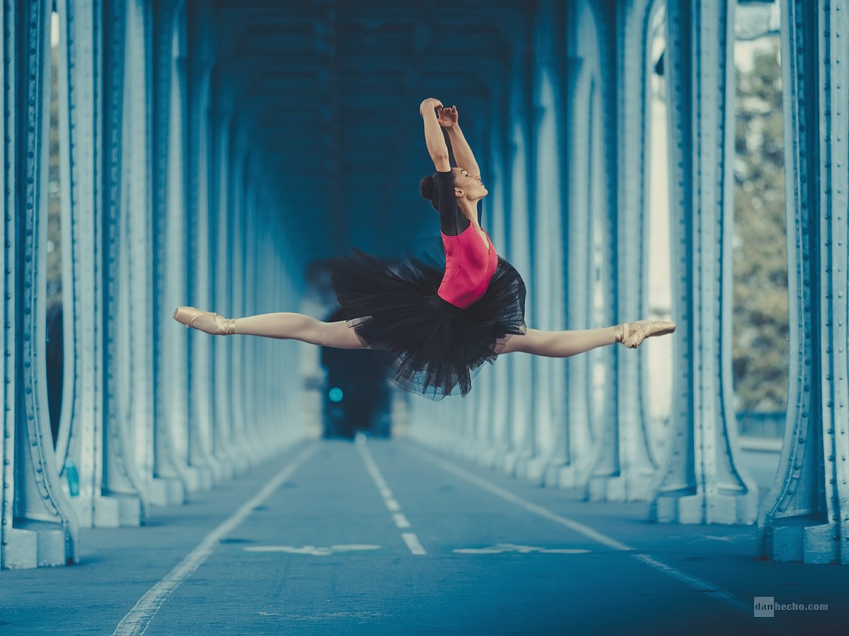 Photorealistic Portrait Photograph By Dan Hecho, 33 X 24, Ballerina In Paris 2, Original Artwork