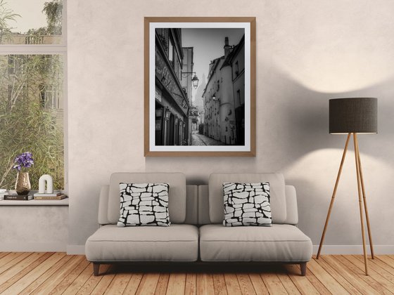 WHISPERS TO MONTMARTRE