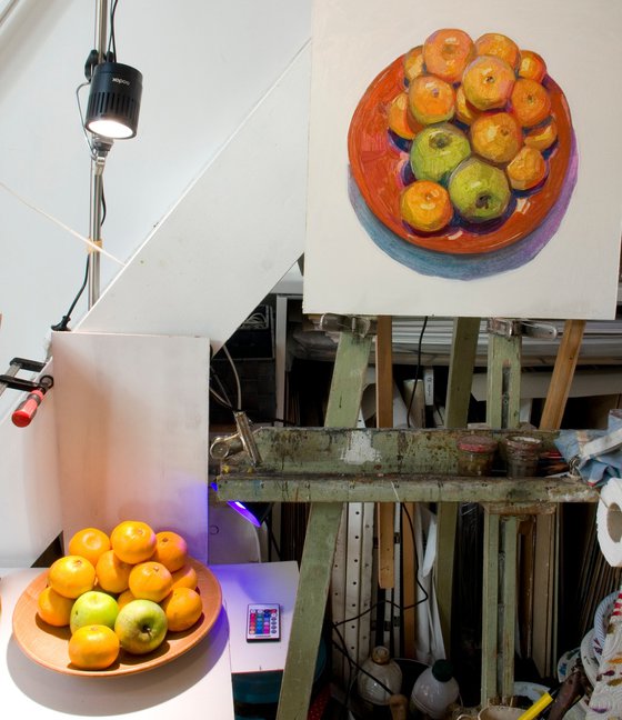 tangerines and apples in a plate