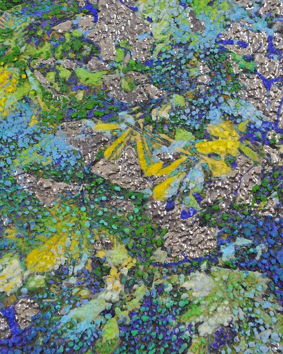 Yellow, green, blue & silver Chestnut.