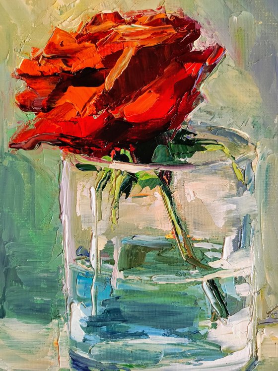 Red rose in the glass