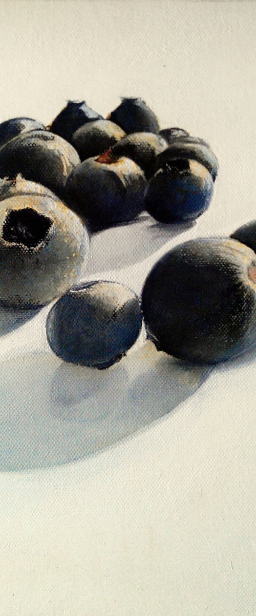 Blueberries by TOMAS CASTAÑO