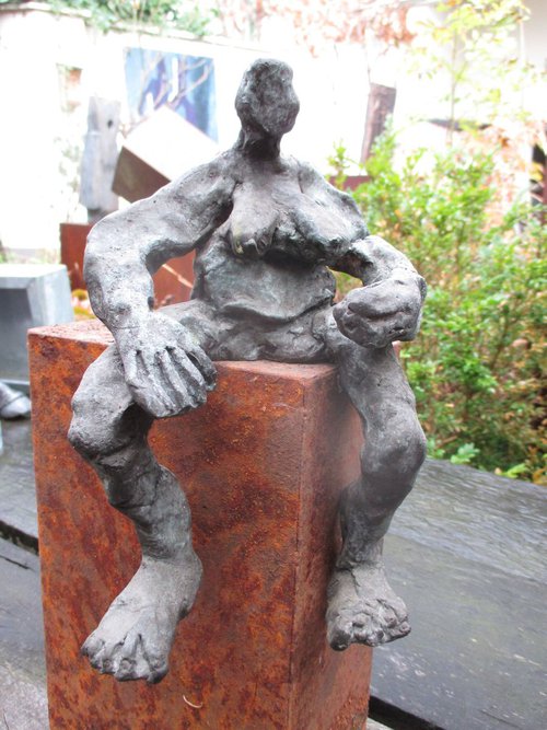 lady wellness - bronze only 10 massiv sculpture by Sonja Zeltner-Müller