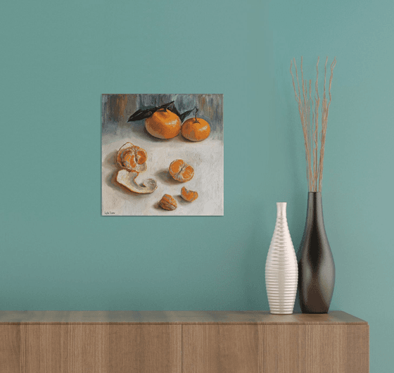 Tangerines in glass bowl