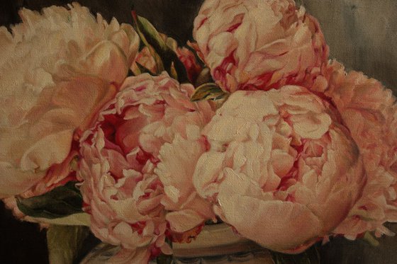 Bouquet of peonies in a Chinese vase