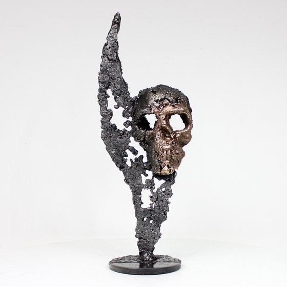 Flame skull 33-22 - Skull on flame metal sculpture