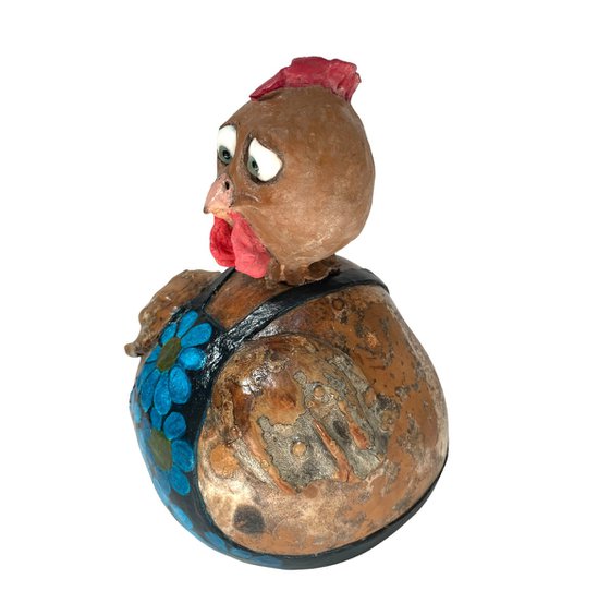 The hen with the blue daisies