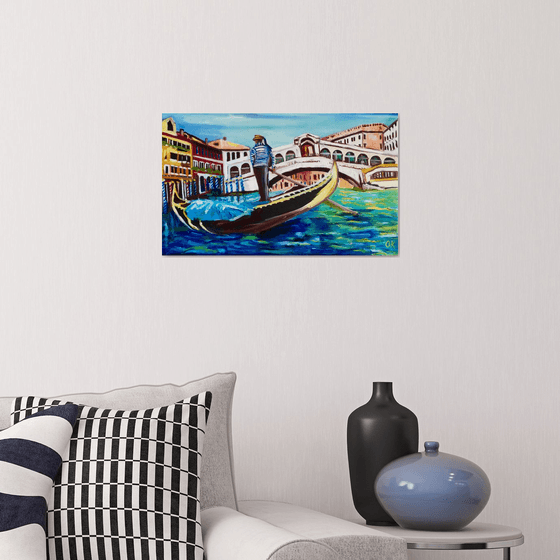 Spring time in Venice.  View of Rialto bridge. Happy holidays