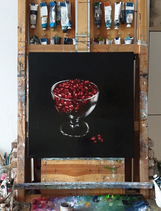 Vase with pomegranate seeds.