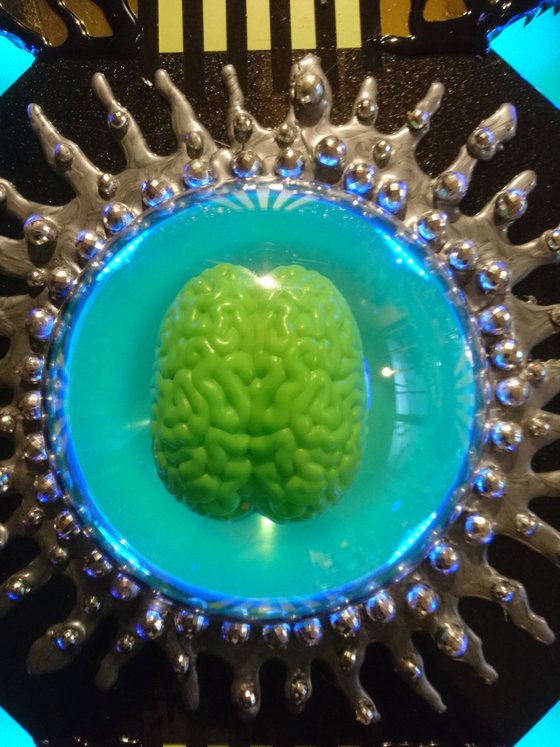 Charlie´s Famous Lightbox Nr. 25 Next Level: "The Green Brain"