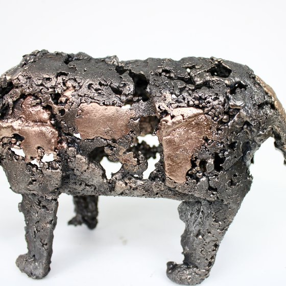 Rhinoceros 8-22 - Metal animal sculpture - bronze and steel lace