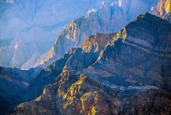 Light on the Hajar