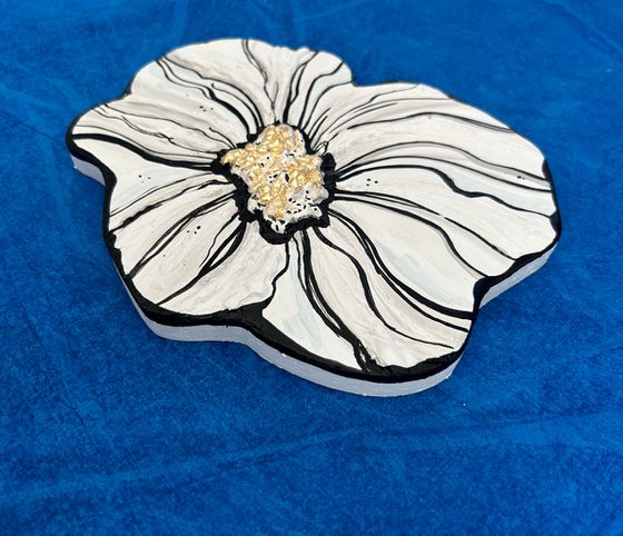 Small white sculptured  flower