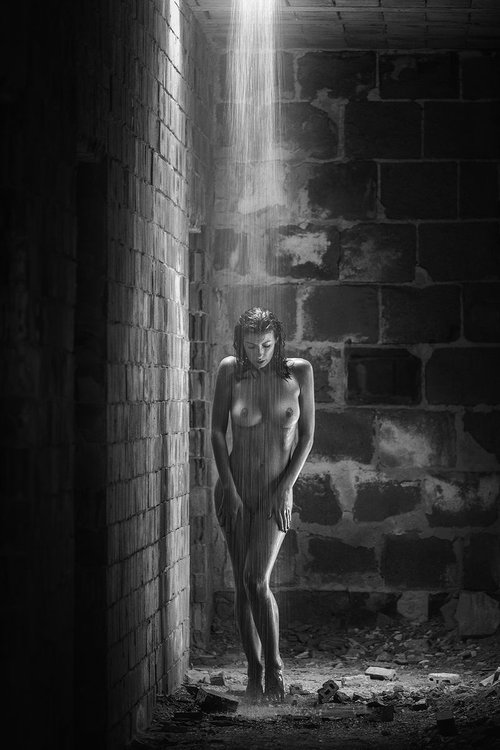 Light Rain - Black and White edition - Art Nude by Peter Zelei