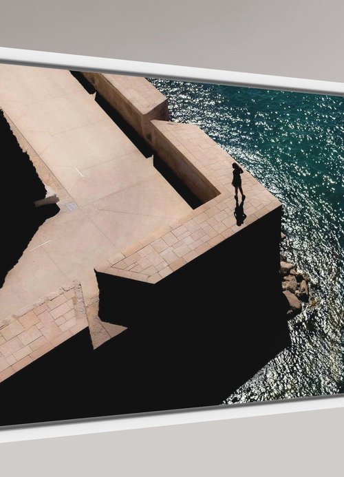 Sur le mur qui sépare by Hyun De Grande