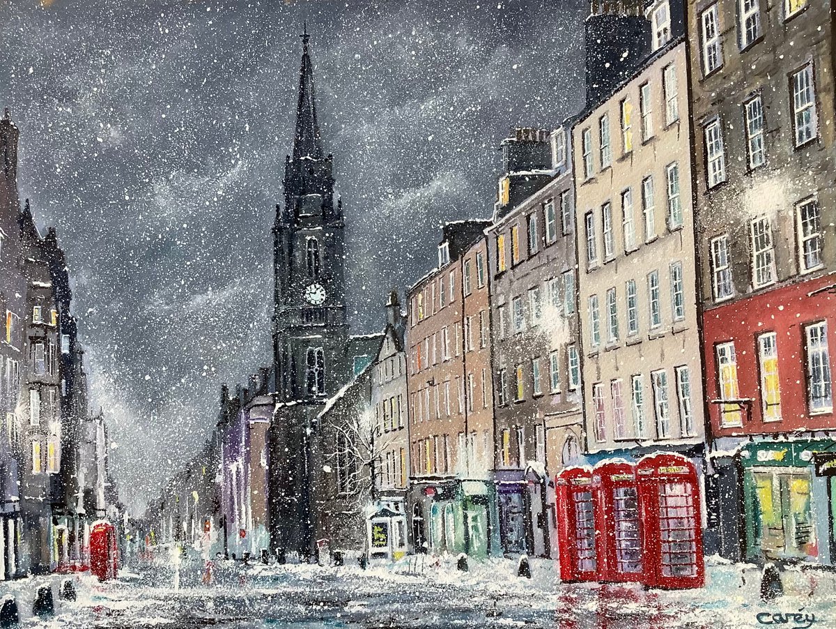Edinburgh, winter in the Royal Mile by Darren Carey
