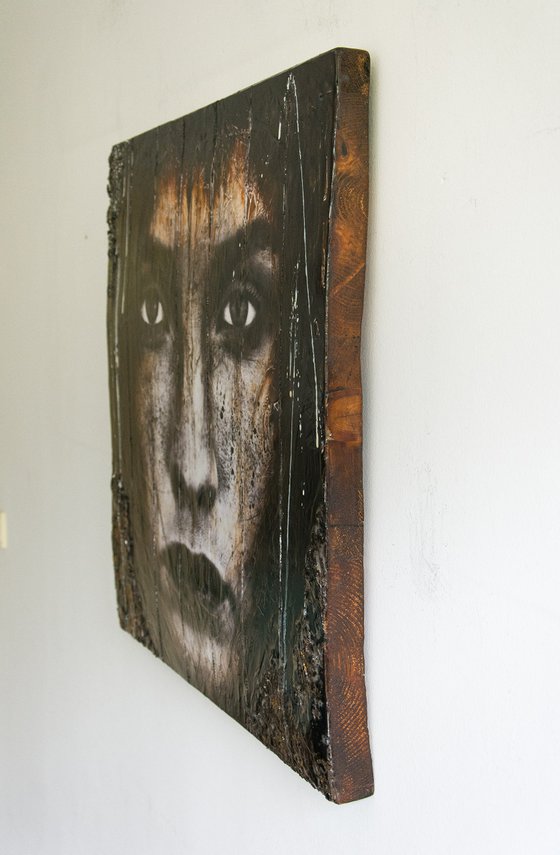 "Cisca Endless" (70x70x4 cm) - Unique portrait artwork on wood (abstract, portrait, gold, original, resin, beeswax, painting)