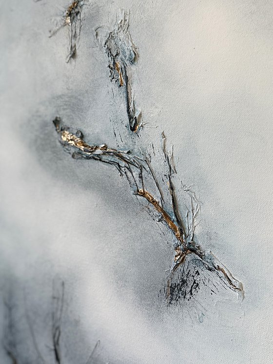 Golden Traces of Mist