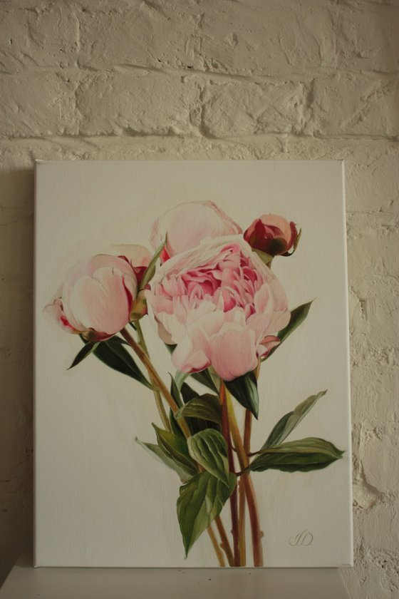 Small bouquet of pink peonies