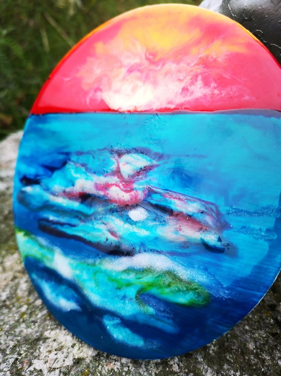 Sunset over the sea - small red and blue resin painting, 15x15x1 cm