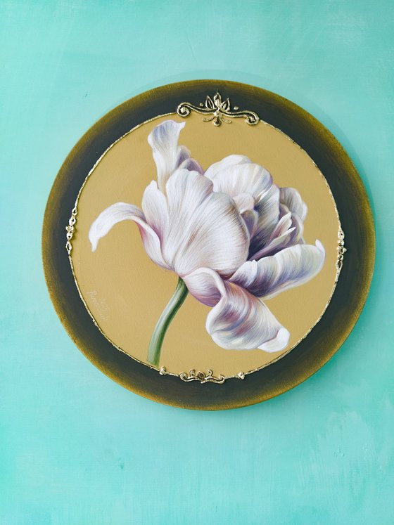 Painting on a round subframe, oil acrylic on a tulip canvas.
