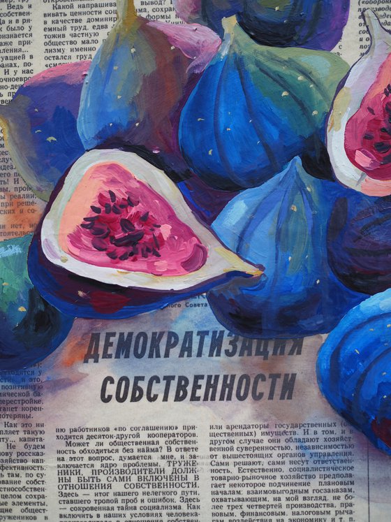 Figs on vintage (1989) newspaper