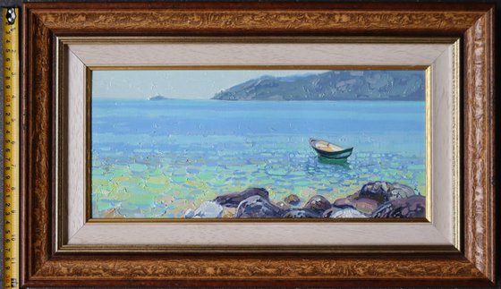 A boat at noon. Turunc