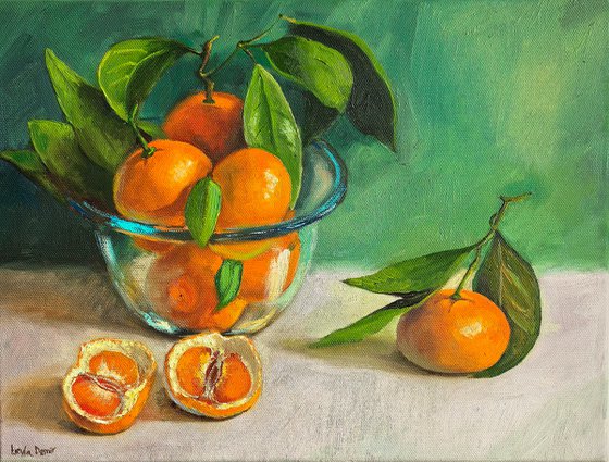 Tangerines in glass bowl