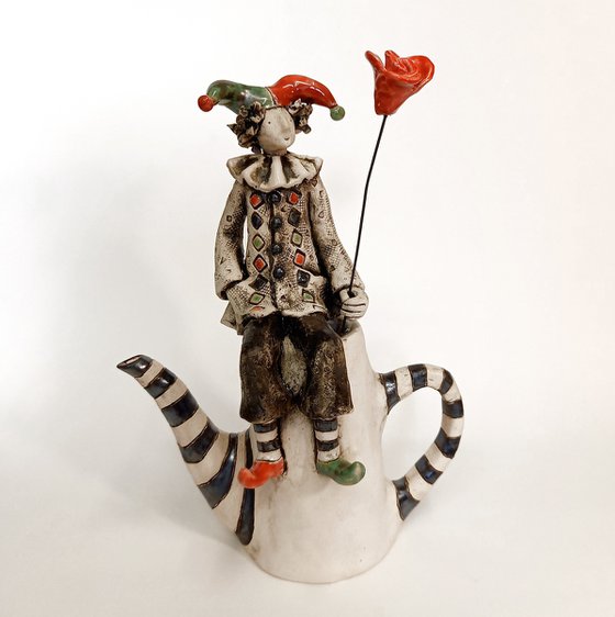 The Teapot Clown, ceramic sculpture by Izabell Nemechek (2021)