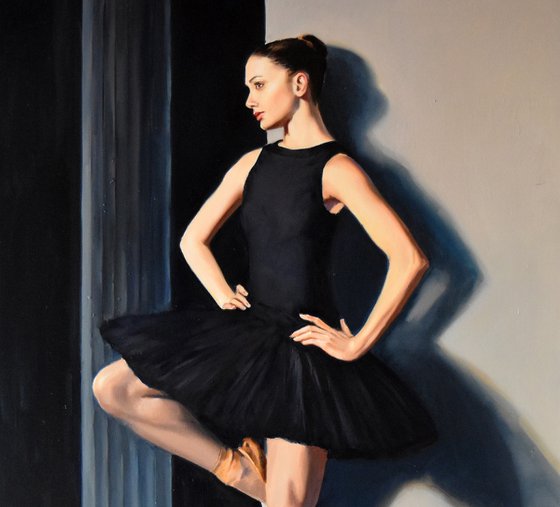 A ballerina black swan