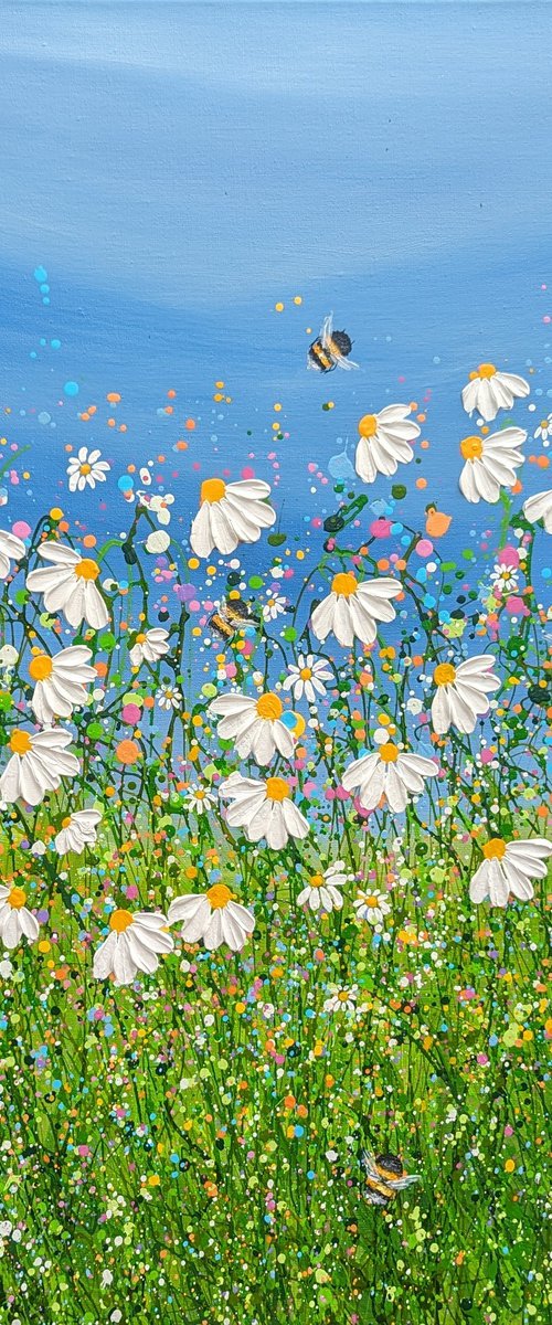 Bee utiful Daisy Meadow #5 by Lucy Moore