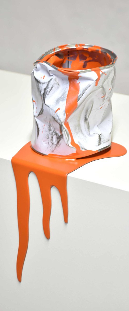 Le pot de peinture orange by Yannick Bouillault