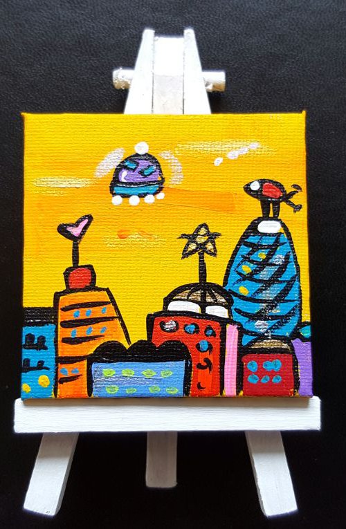 Miniature of London in yellow with stand by Maria Luisa  Azzini